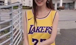 打篮球女生网红吃瓜图片,捕捉青春活力与时尚风采”